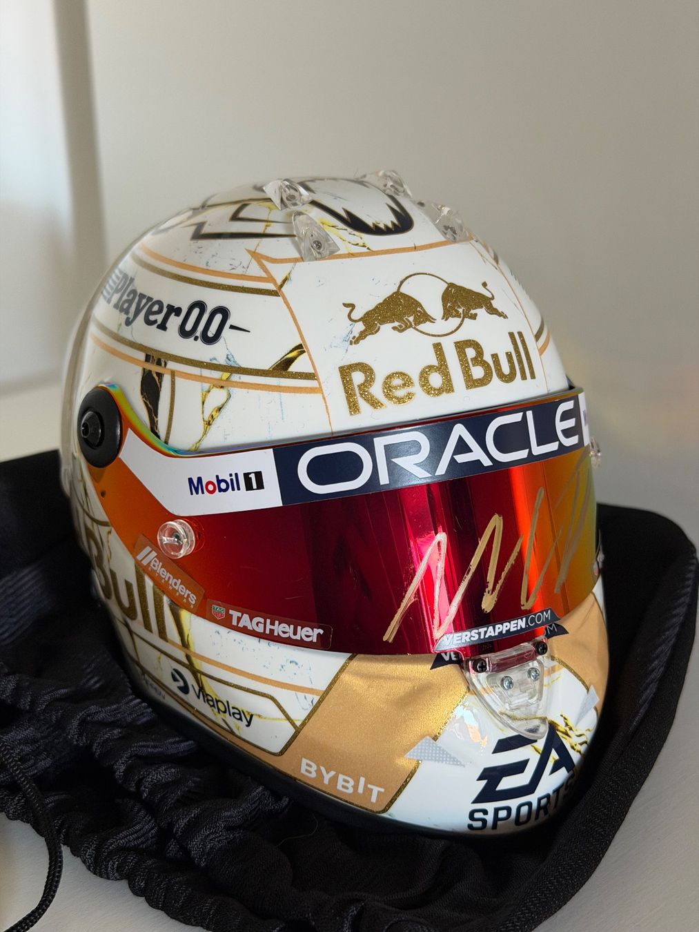 Autographes: Max Verstappen signed mini helmet – D'occasion à Lumino par mar_9pn2 1