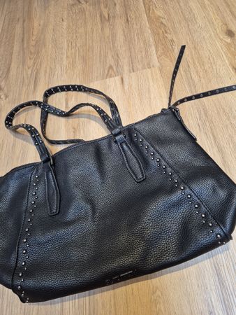Suri Frey Handtasche Schwarz Leder mit Nieten