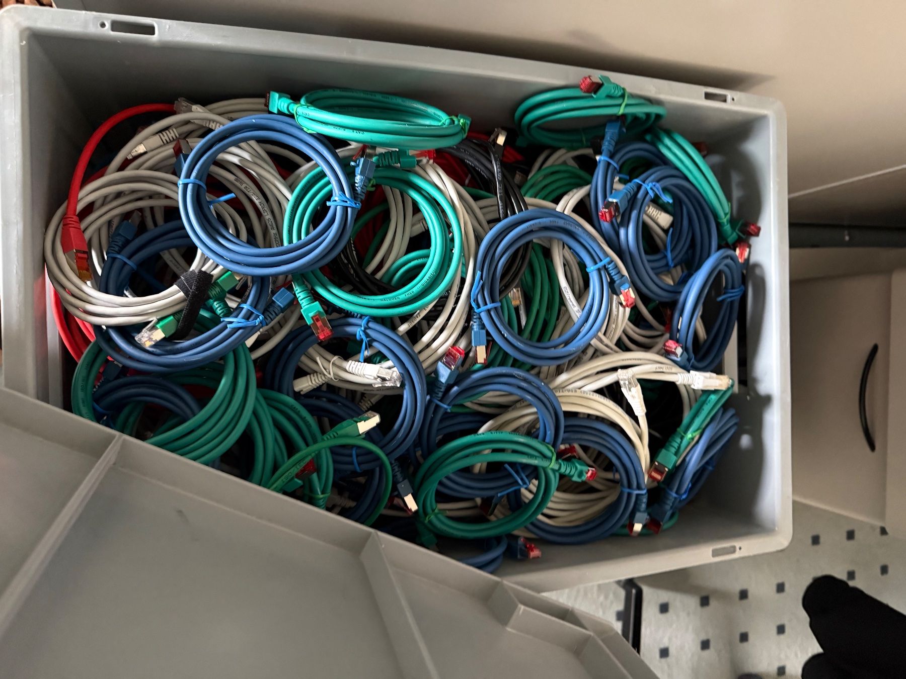 Cavi: Patchkabel assortiert ca. 500 Stk. – Usato da Vaduz venduto da usedhardware 1