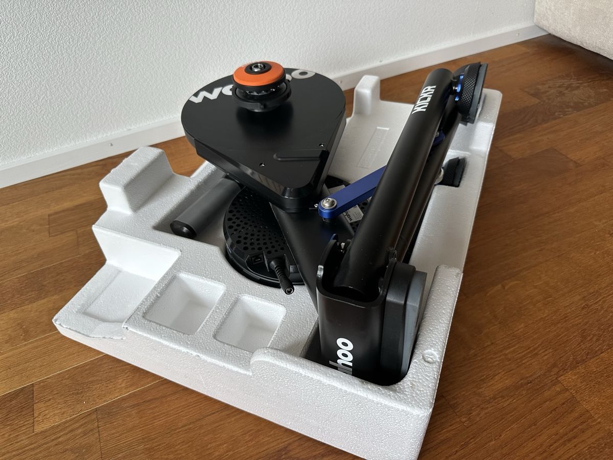 Wahoo Hometrainer: Wahoo KICKR V6 mit Zwift Cog & Click – Usato da Luzern venduto da Cheerio 2