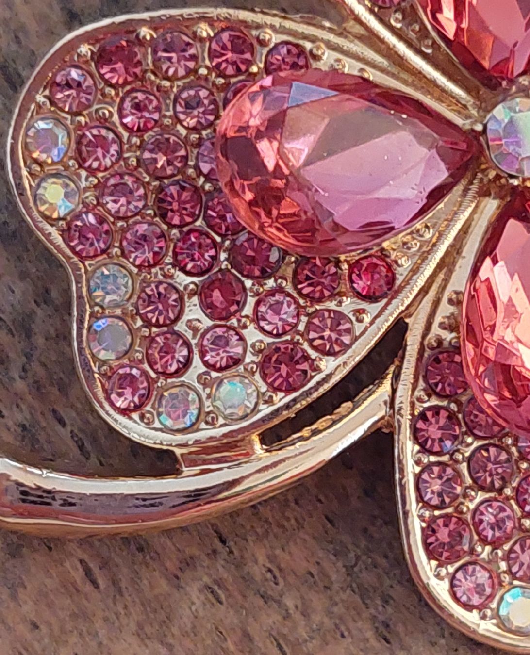Spille & Fermagli: Brosche Kleeblatt rosa pinke Strass – Nuovo (secondo la descrizione) da Oberwil BL venduto da Hunajakakku 2