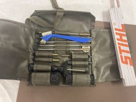 Reinigungsset Waffen mit Zubehör im Etui guter Zustand