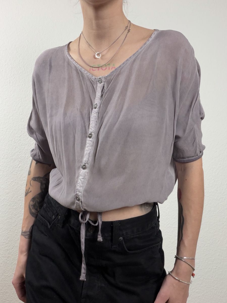 Camicette: Short Sleeve Blouse Size 38 Grey Button Up – Usato da Knonau venduto da Grapesvintage 4