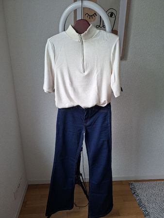 Stylisches Set – Pullover mit kurzem Arm & blaue Jeans Gr. S