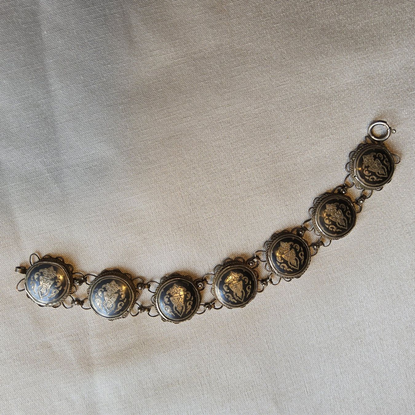 Armbänder & -reifen: Antikes buddhistisches Armband Silber/Schwarz – Gebraucht aus Zürich von helsan 8