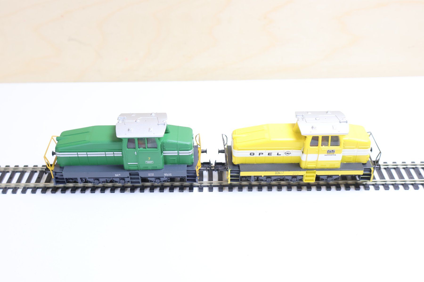 Märklin Modelleisenbahnen: Märklin 2 x Rangierlok Modern - AC Digital H0 – Gebraucht aus Winterthur von Monstera 6