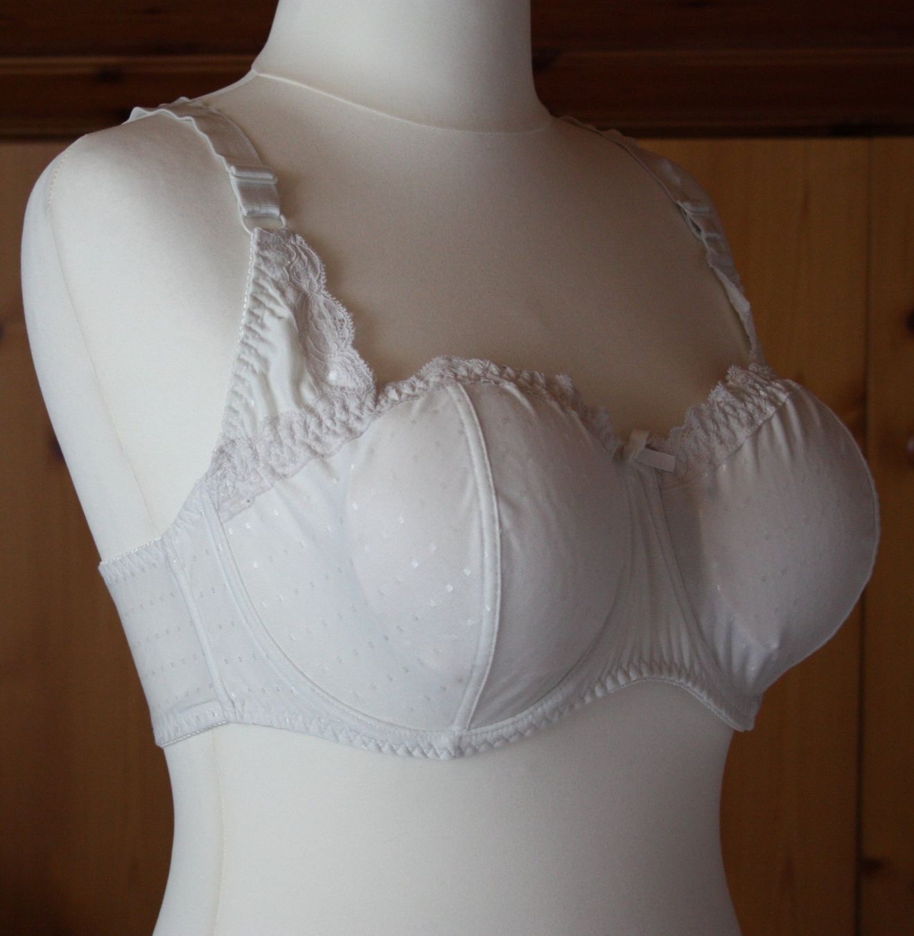 Altra biancheria intima: BH weiss 85DD (10) – Usato da Flüelen venduto da Diversicum-Curvy 1
