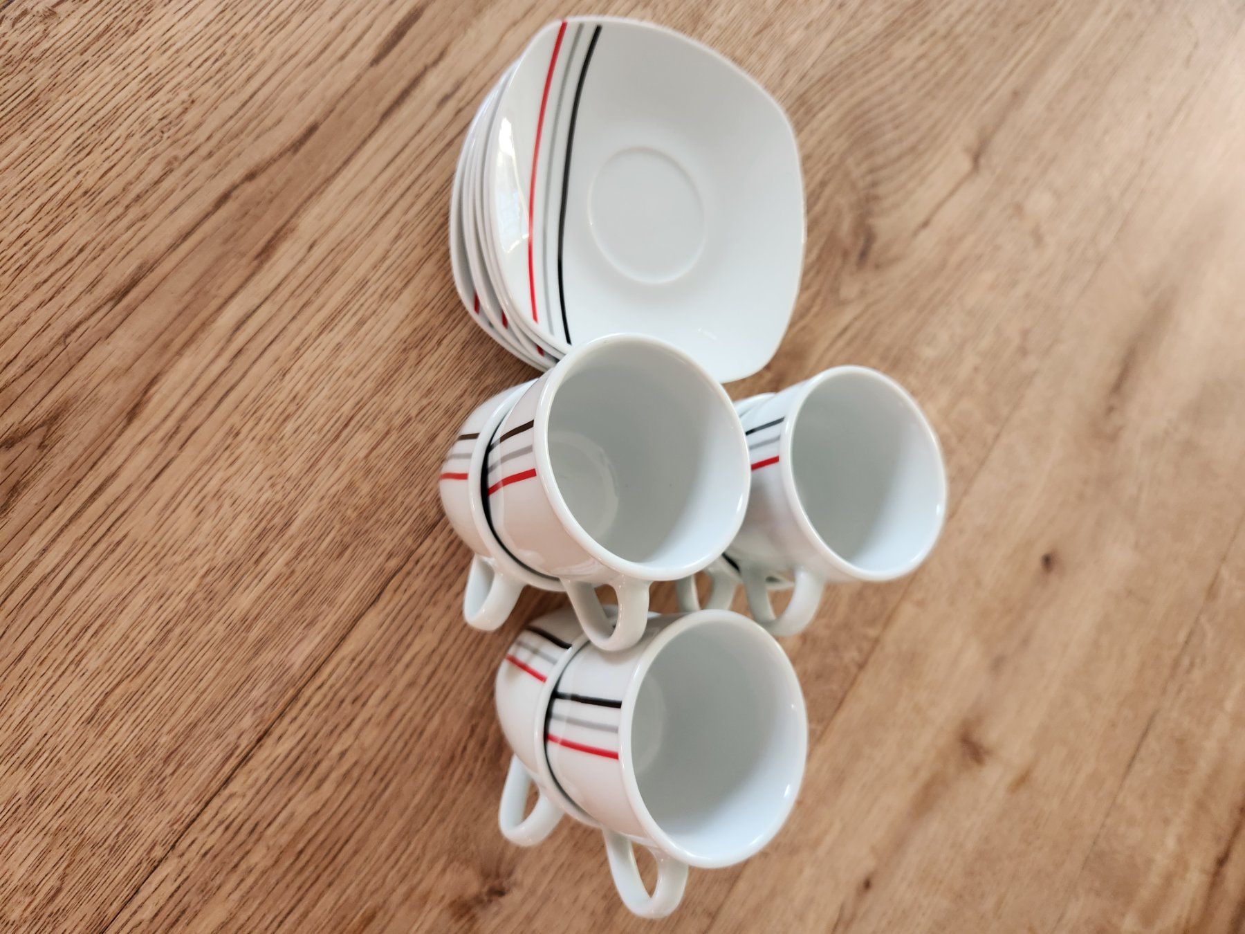 Set di piatti: 6 Espresso Tassen mit Unterteller – Usato da Fanas venduto da Rurero03 3