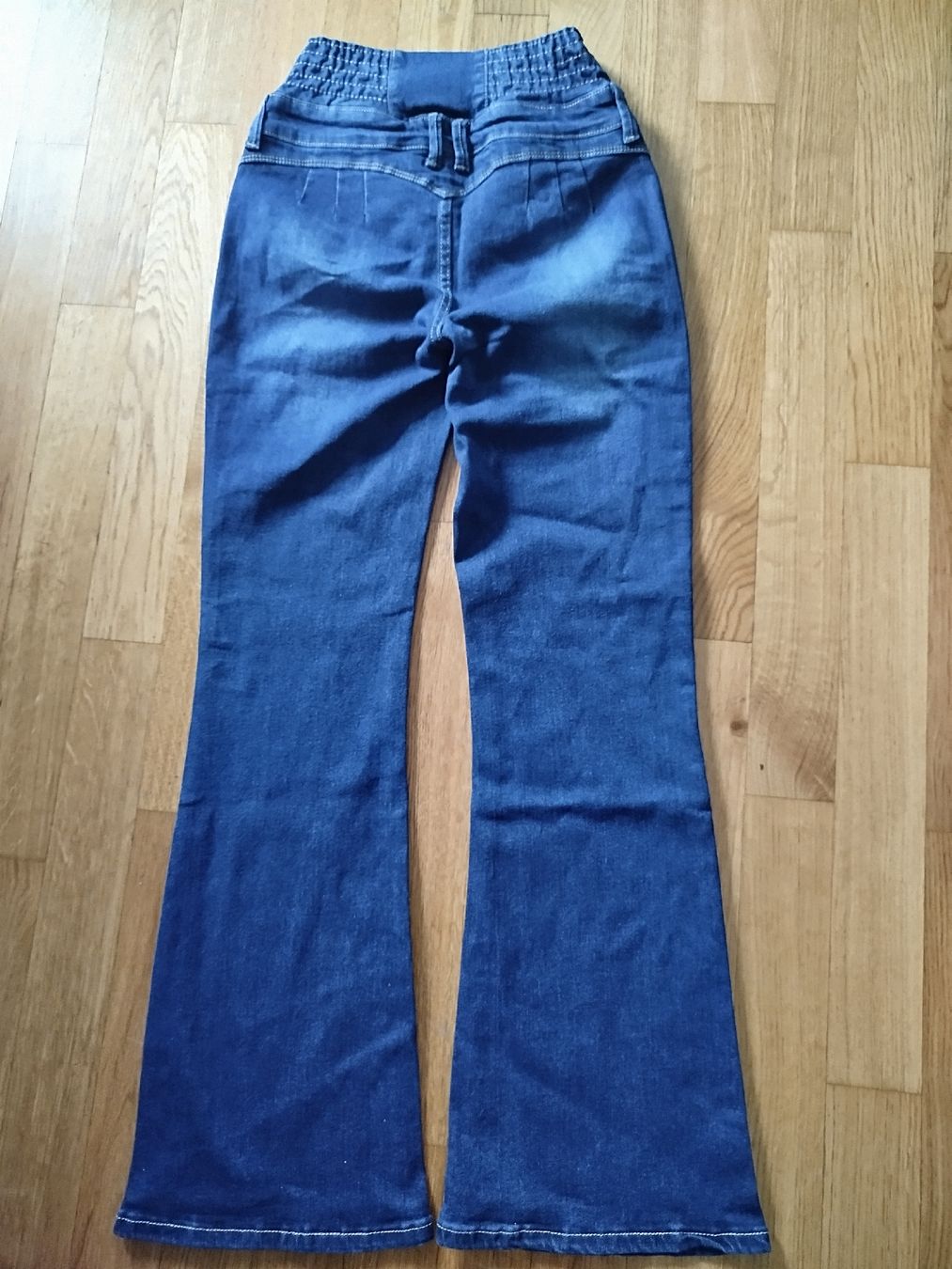 Jeans: Schlaghose, Größe S – Neu und originalverpackt aus Wauwil von Sanczeza 3