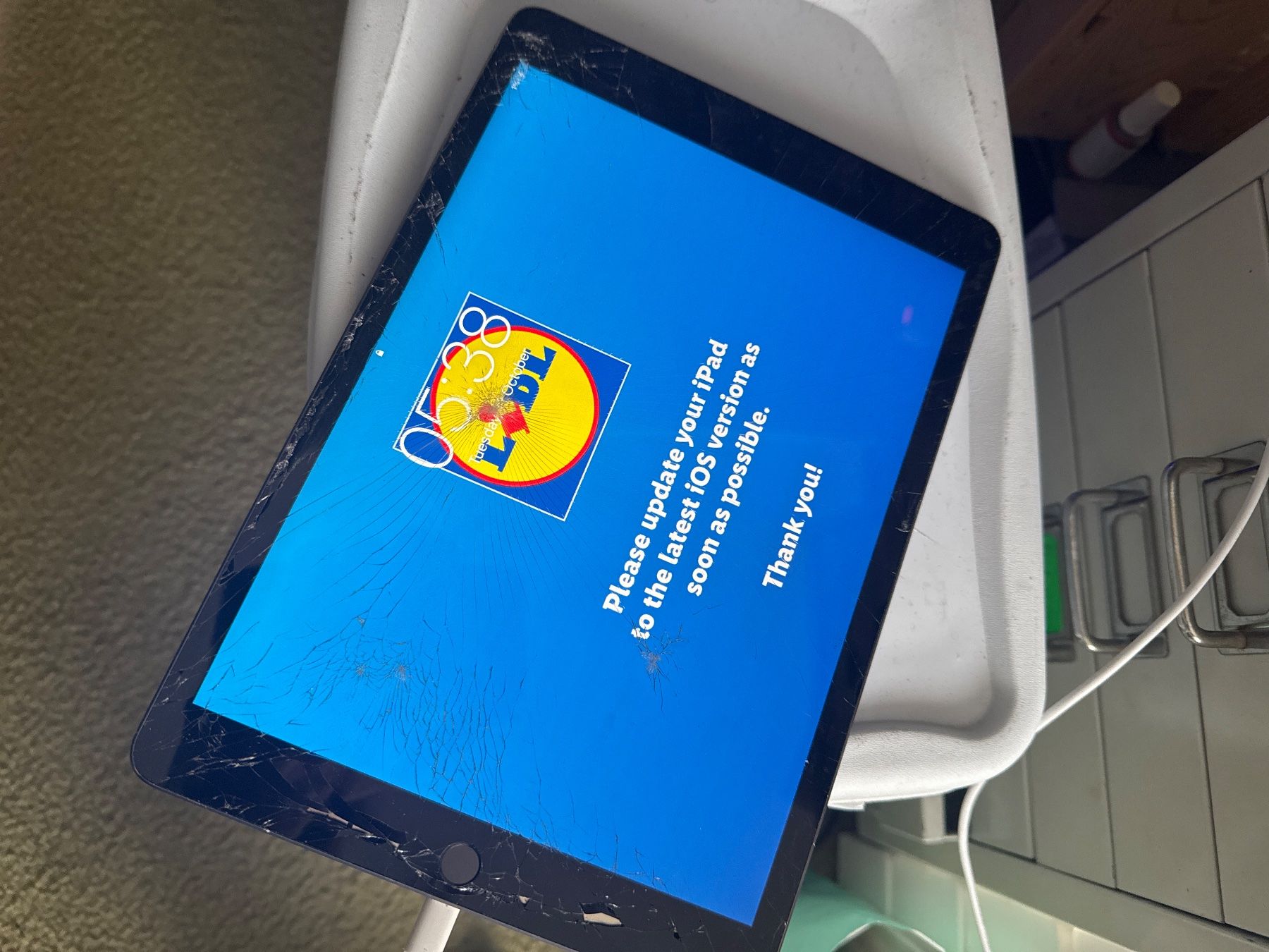 Apple Tablet PC: Ipad 8 - A2429 - icloude – Difettoso da Olten venduto da HoYa01 2