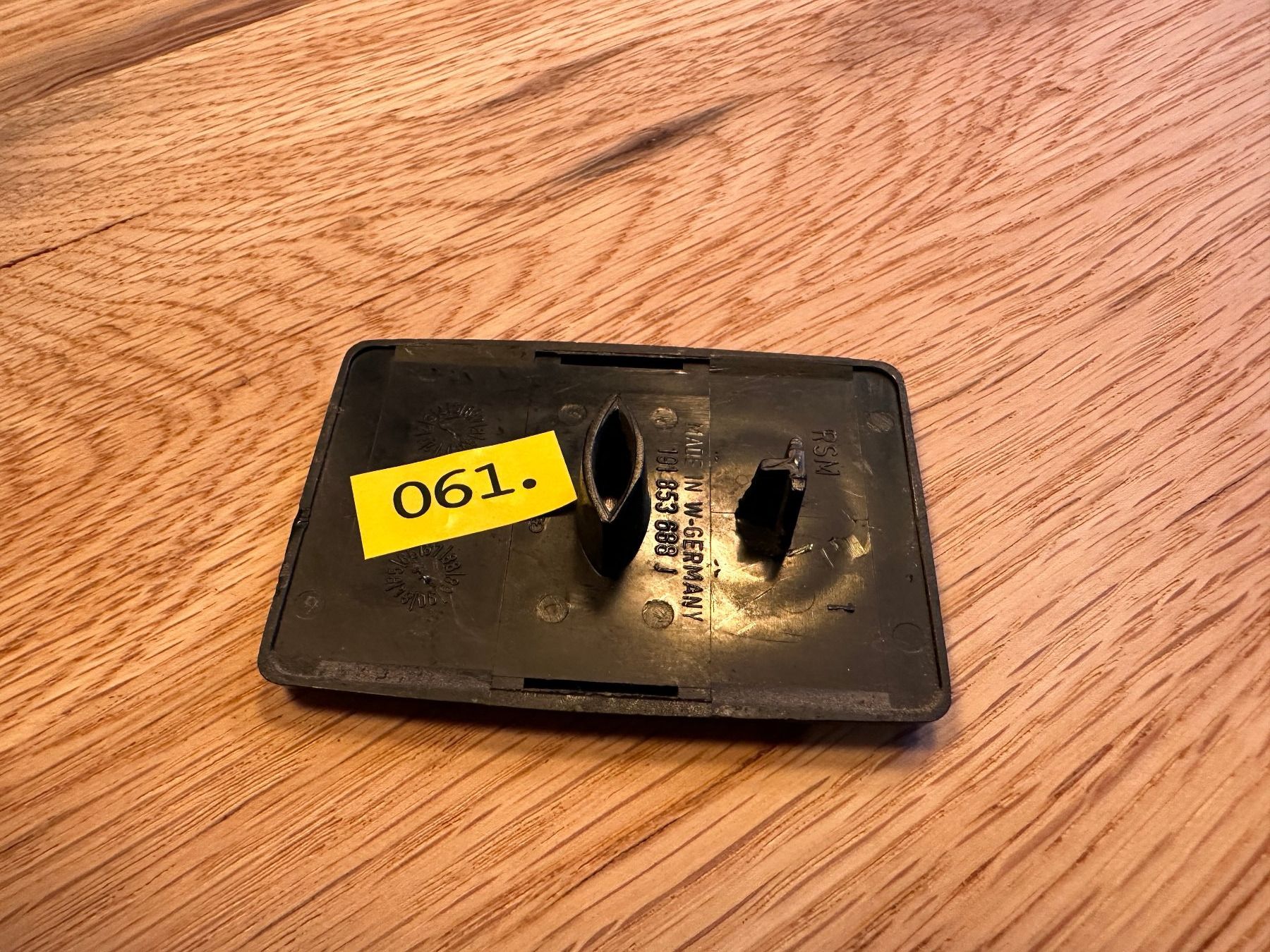 VW Tutti pezzi di ricambio auto: VW Golf GTI Emblem – Nuovo (secondo la descrizione) da Alpnachstad venduto da Rucksack10 1