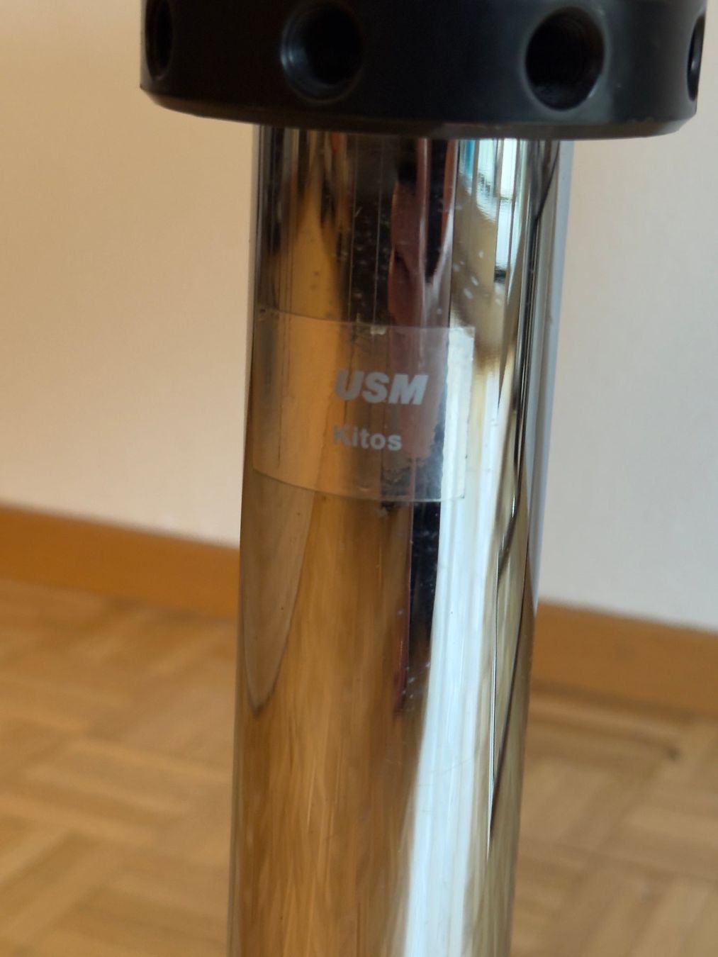 USM Tavoli: USM Tisch mit Granitplatte – Usato da Zürich venduto da Hedwig-steig 4