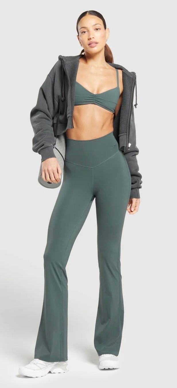 Gymshark Leggings: Gymshark Elevate Flared grün Grösse S – Neu (gemäss Beschreibung) aus BERN von mar_rz79