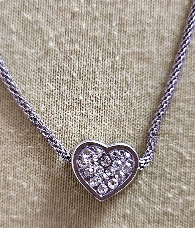 Catenine: Schöne Herzkette mit Strass – Usato da Rickenbach b. Wil venduto da cornetta