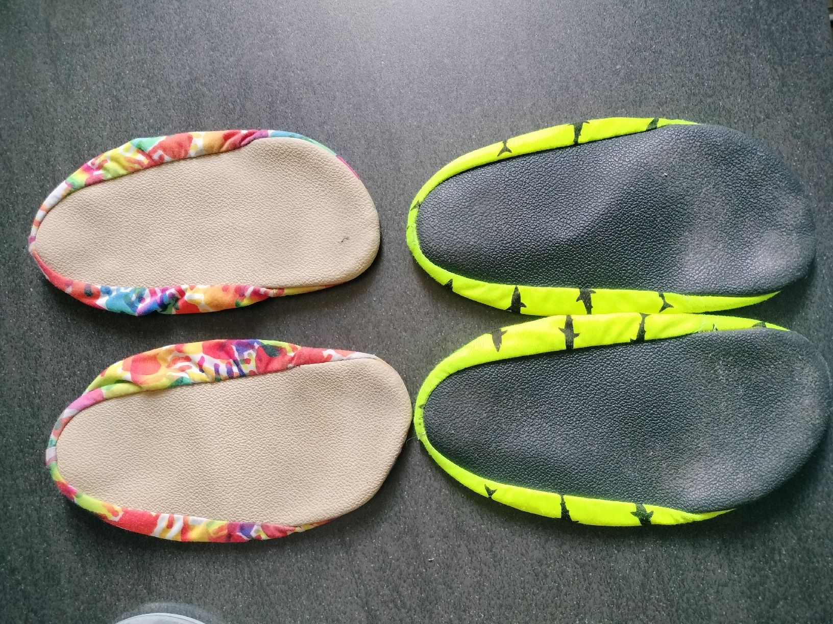 Scarpe per ragazzi: 2 x Slipstop gr 24-26 16 cm Sohlenlänge – Usato da Gordevio venduto da LadyTicino 2