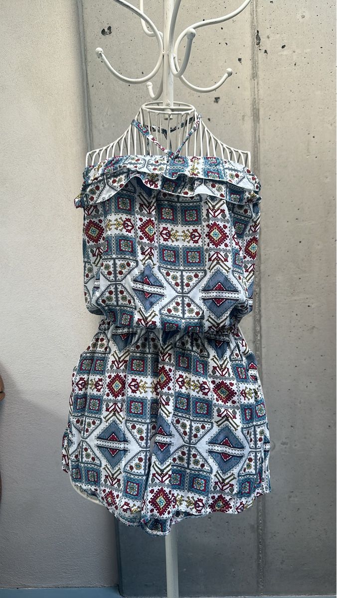 Jumpsuits: Sommerlicher Short-Jumpsuit mit Ethno-Muster, Grösse S – Gebraucht aus Leuk-Stadt von nadlerhu 2