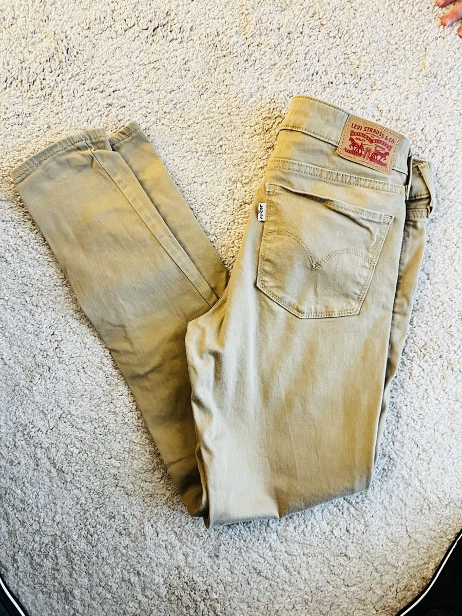 Jeans: Levi's Beige Chinos 711 size 26 – Usato da Bern venduto da Things4U2buy