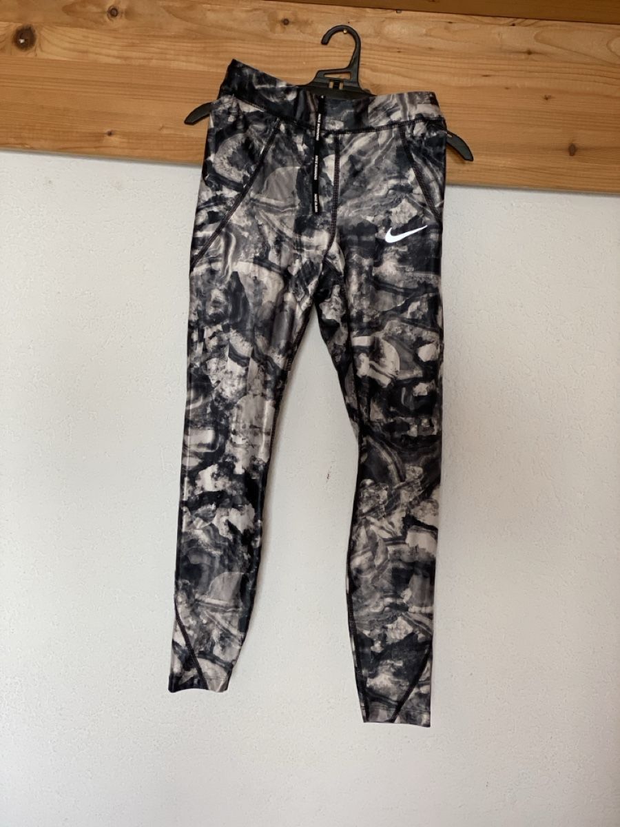 Nike Leggings: Legging nike Running 7/8 taille XS comme neuf – Nuovo (secondo la descrizione) da Rubigen venduto da cam_drb7