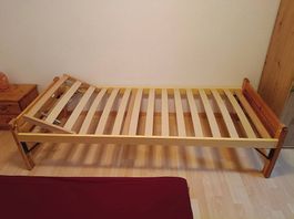 Einzelbett / Gästebett zusammenklappbar auf Rollen 90x200 cm