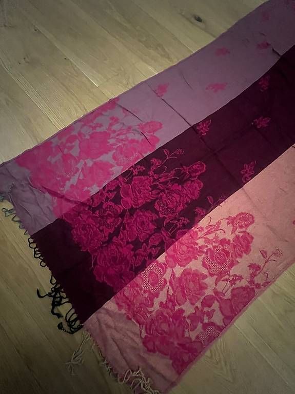 Foulards, Tücher & Schals: Cashmere Schal – Gebraucht aus Zürich von Iliana22 1