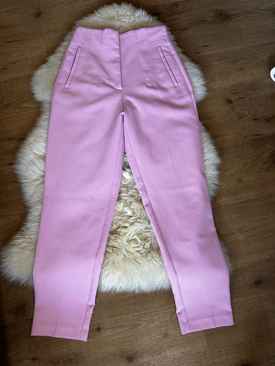 Pantaloni: Pantalon rose – Usato da Grimisuat venduto da zay_m288