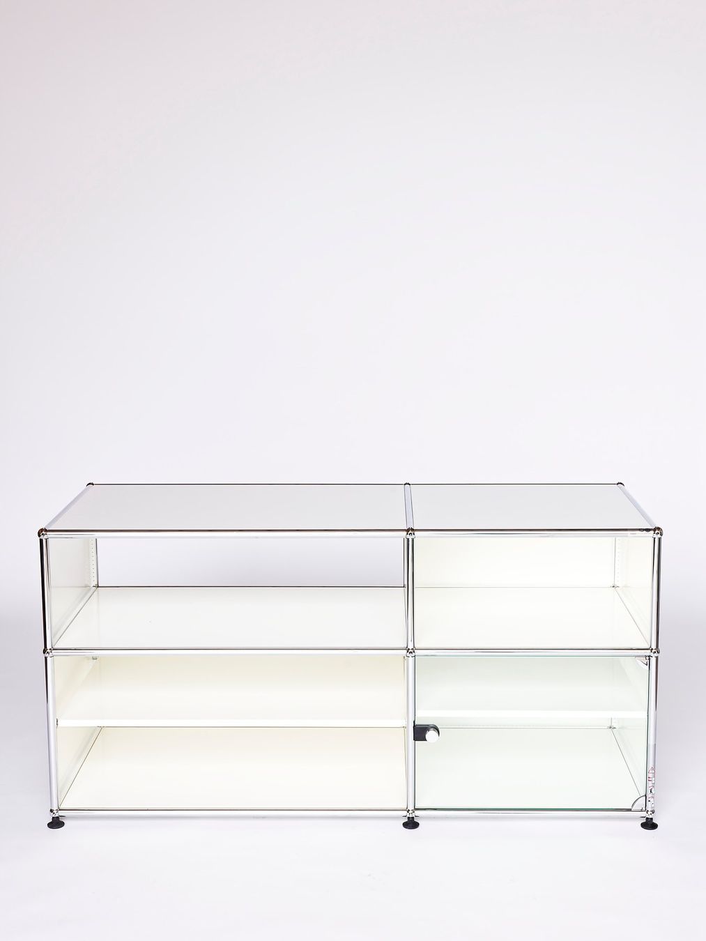USM Kommoden: USM Sideboard weiss mit Glastür, Ausstellungsmodel – Gebraucht aus Lenzburg von Buerokonz