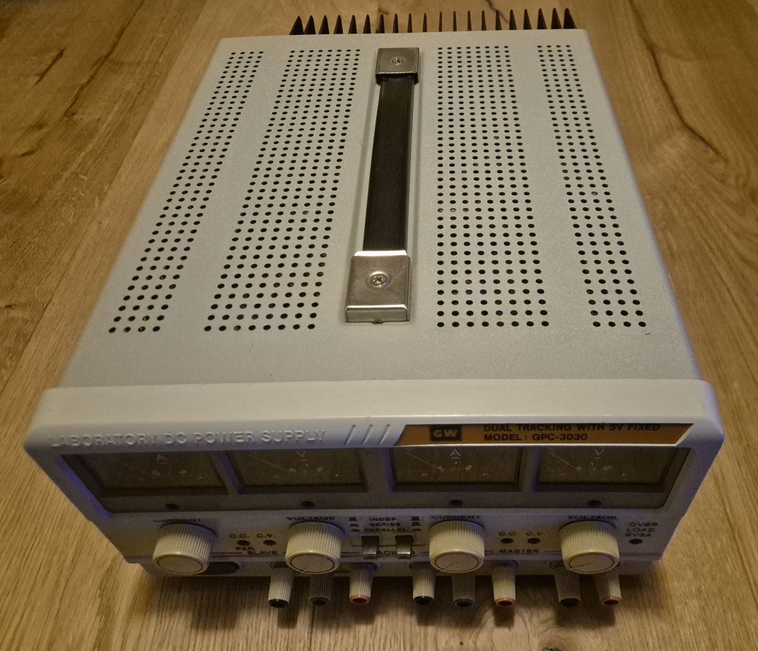 Elektrotechnik: Labornetzgerät, GWINSTEK GPC-3030, 2 Kanal, 5V Fixed – Gebraucht aus Humlikon von xen_p28s