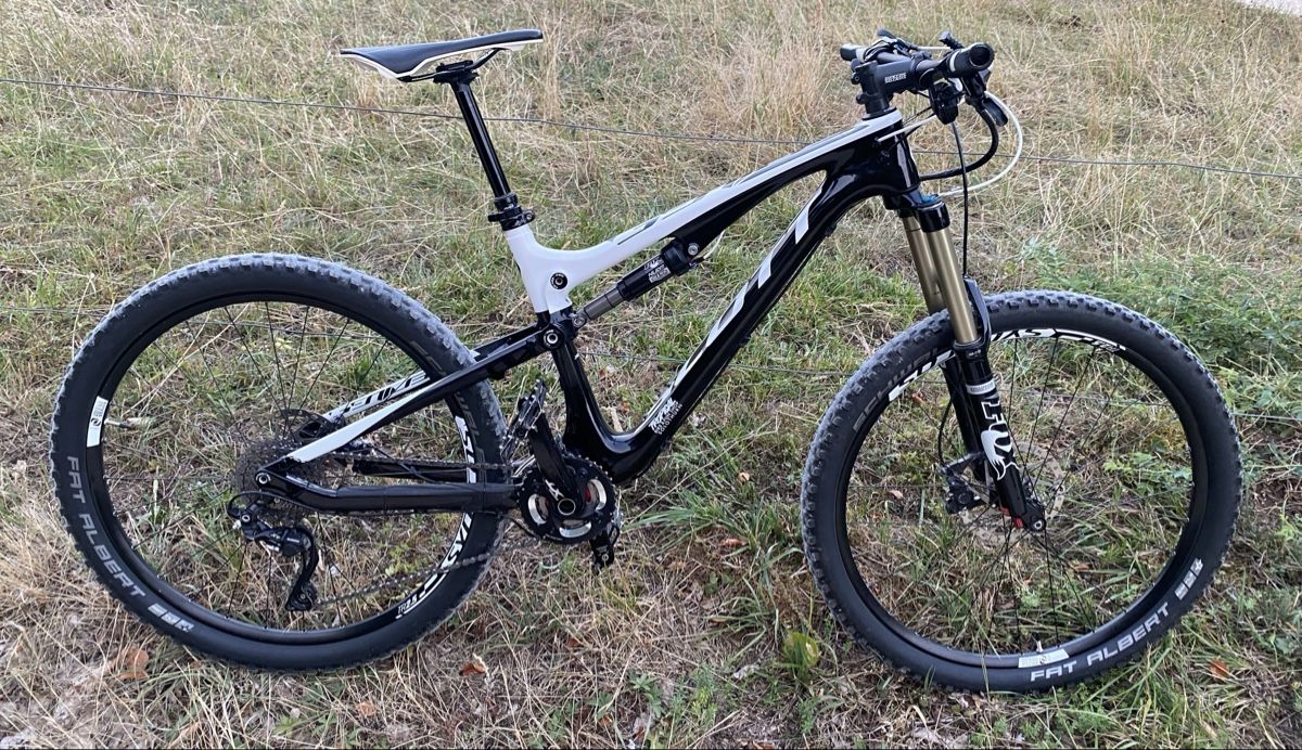 Scott Biciclette: Scott Genius 720 Fully mit Fox/M Carbon/weiss/schwarz – Usato da Rickenbach SO venduto da Tsira 1