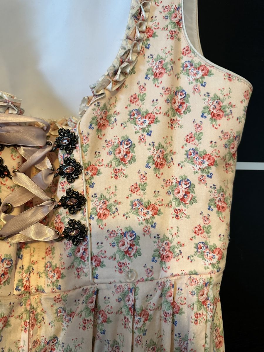 Costumi: Krüger Dirndl beige Gr. 44 – Usato da Mauren venduto da VanessaEggenberger 1