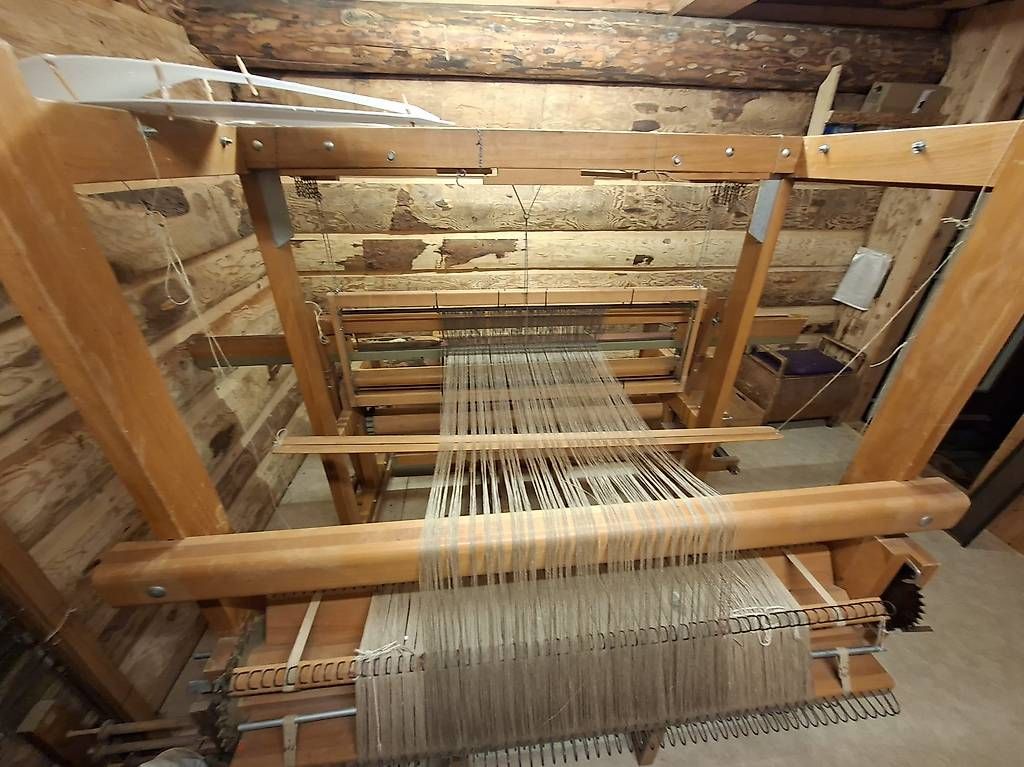 Métiers à tisser: Alter Webstuhl mit Zubehör – D'occasion à Gadenstätt par elh_z8km 1