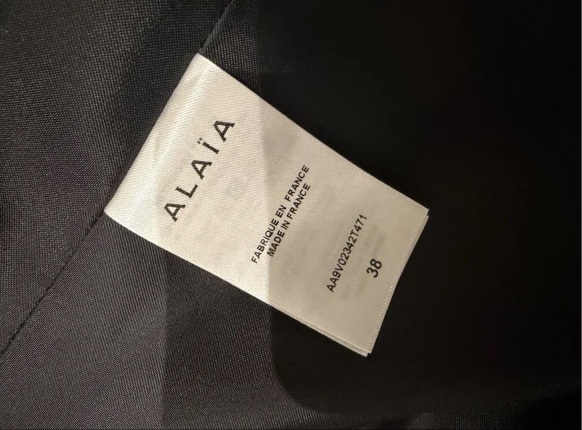 Alaia Giacche: Alaia Black Cropped Jacket - Wide Lapel, Size 38 – Nuovo (secondo la descrizione) da Zürich venduto da mpa_bd2d 2