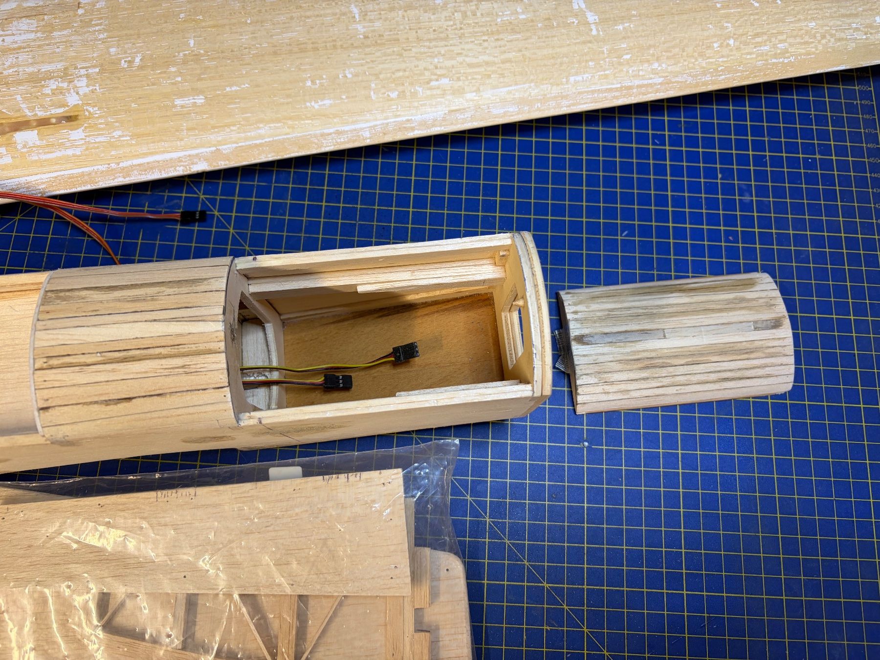 Modellismo RC: Schönes, grünes RC-Flugzeug , Oldtimer x2 – Nuovo (secondo la descrizione) da Glattbrugg venduto da Olio7 6