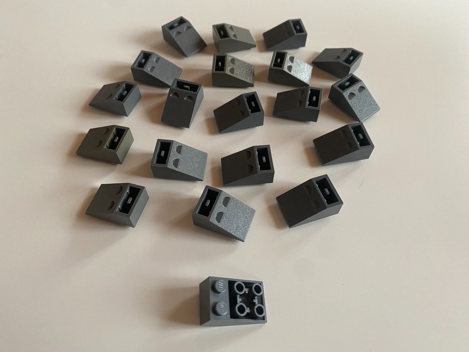Lego Giocattoli: LEGO - 20 - GRAUE - NEGATIVE - SCHRÄG - STEINE – Usato da Gelterkinden venduto da ajdt4