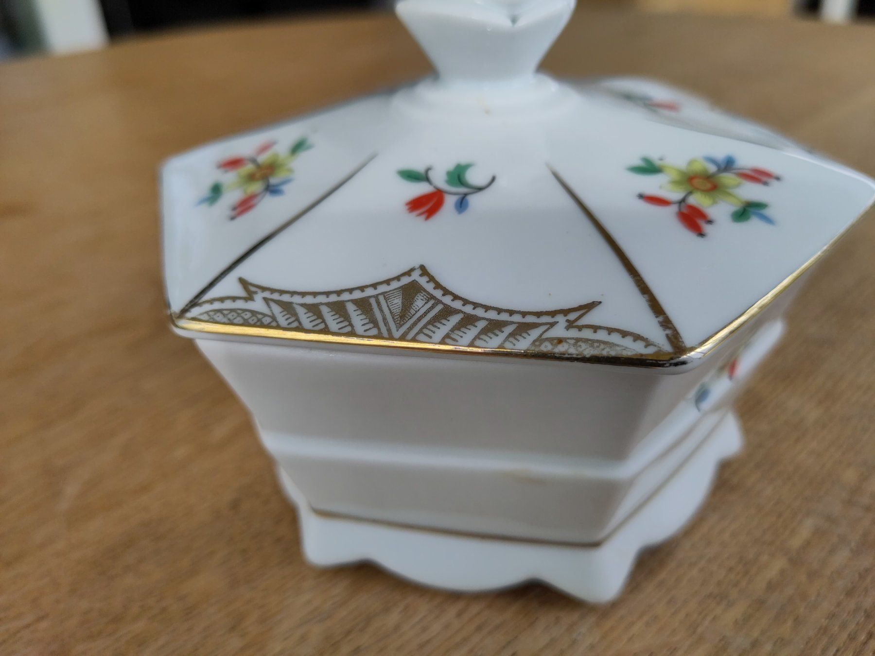 Tutte le decorazioni: Porzellan Dose – Usato da Balsthal venduto da oli74