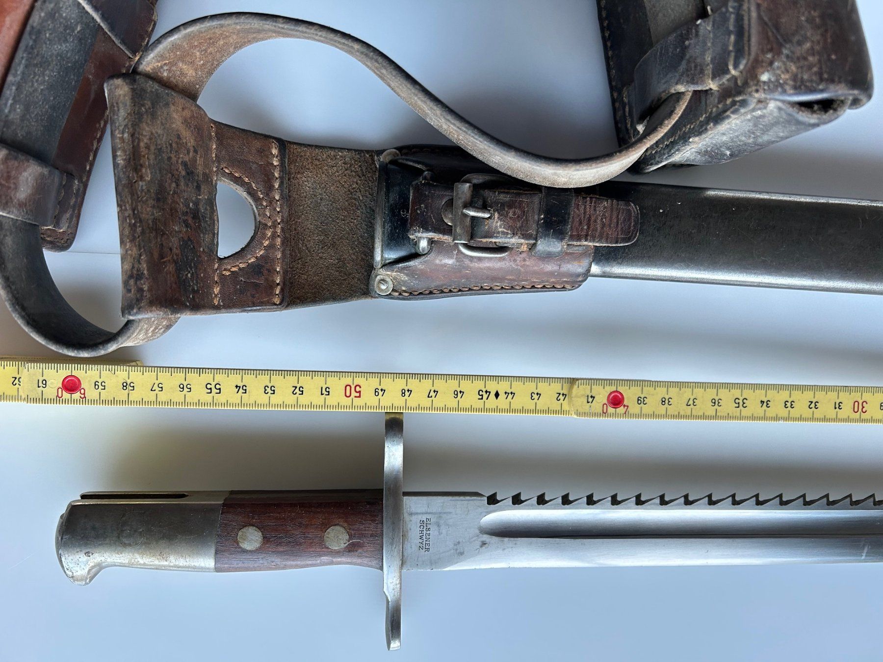 Schweizer Armee Stichwaffen: Schweizer Bajonett Elsener mit Tragegestell, Leder, alt – Gebraucht aus Titterten von Ameanrio 2