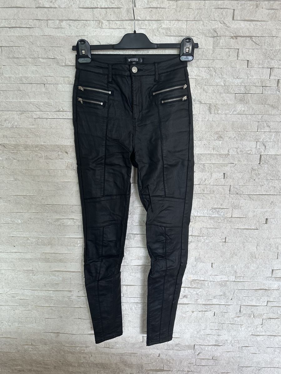 Pantaloni: Missguided Kunstlederhose Gr. 36 Schwarz – Usato da Meilen venduto da ninifee20
