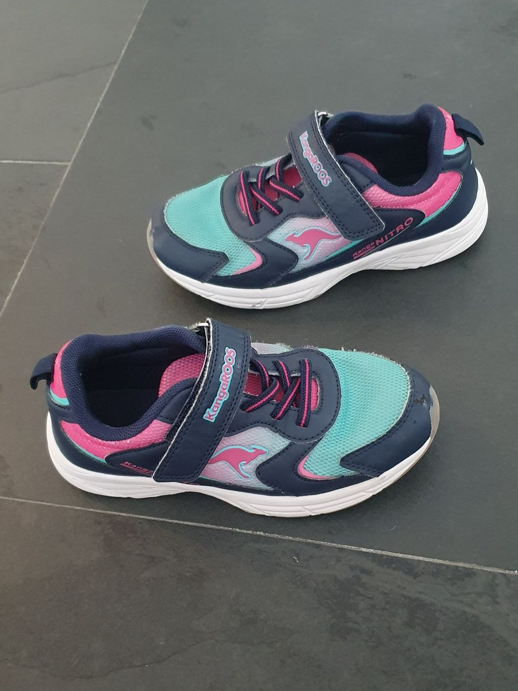 Schuhe für Mädchen: ++ Hallenschuhe / Schuhe / Turnschuhe ++ Gr. 33 ++ – Gebraucht aus Chur von aladin_04 1