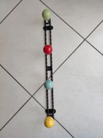 porte-manteau vintage fer forgé et 4 boules en bois colorée