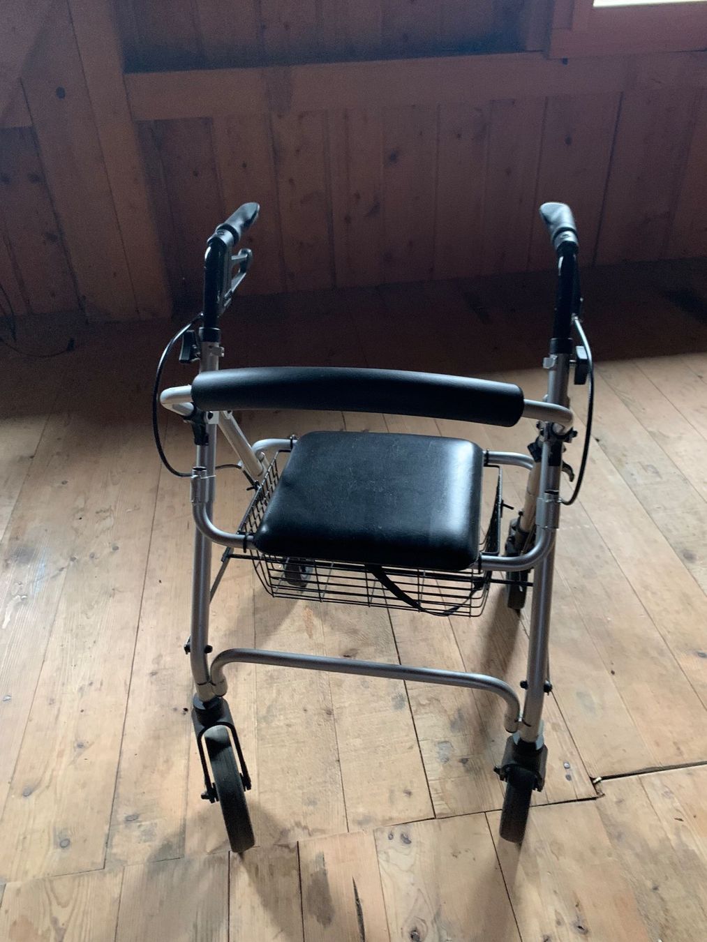 Gehhilfen: Leichter Rollator mit Sitz - NOVA – Gebraucht aus Erlinsbach SO von sams.things