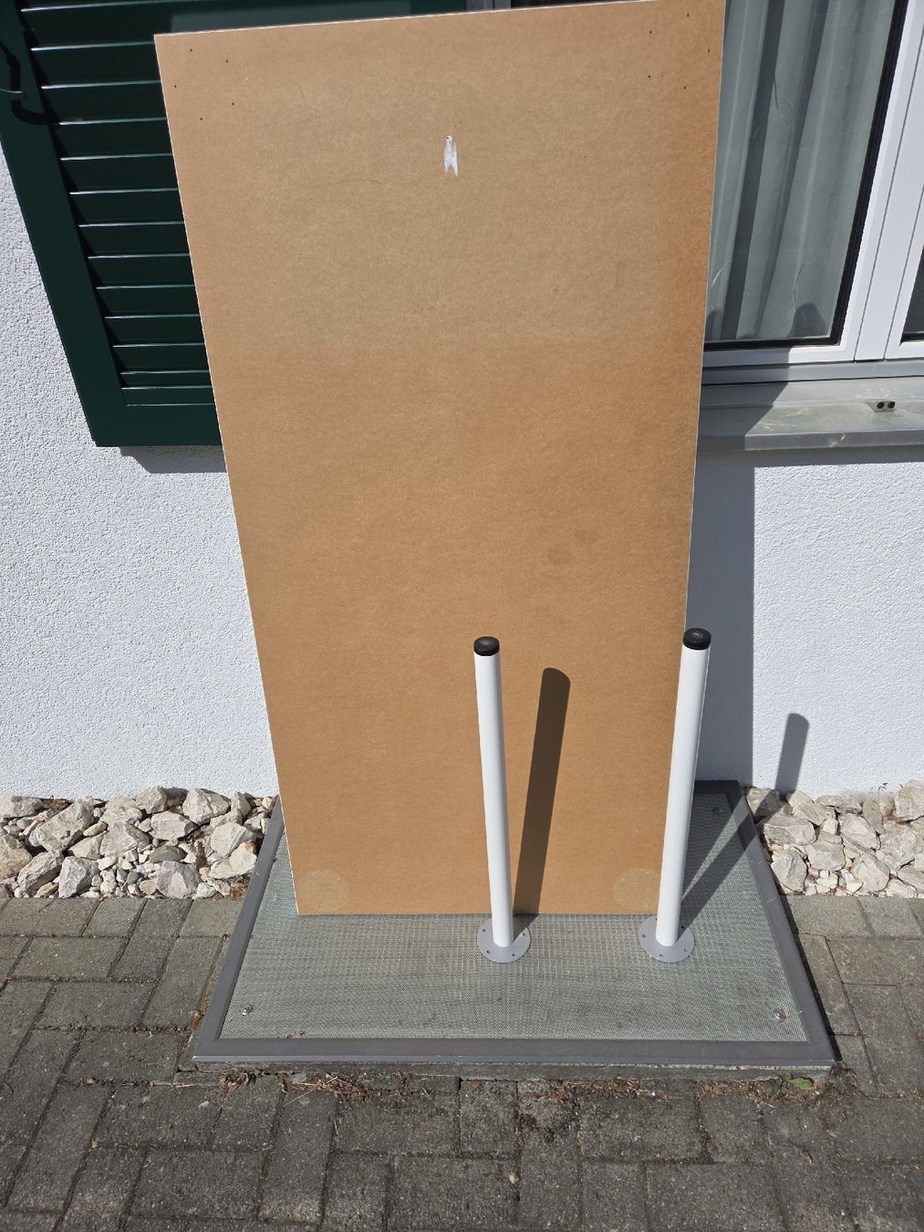 Ikea Scrivanie: Tischblatt mit zwei Metallfüssen IKEA – Usato da Hirschthal venduto da Juribu 2