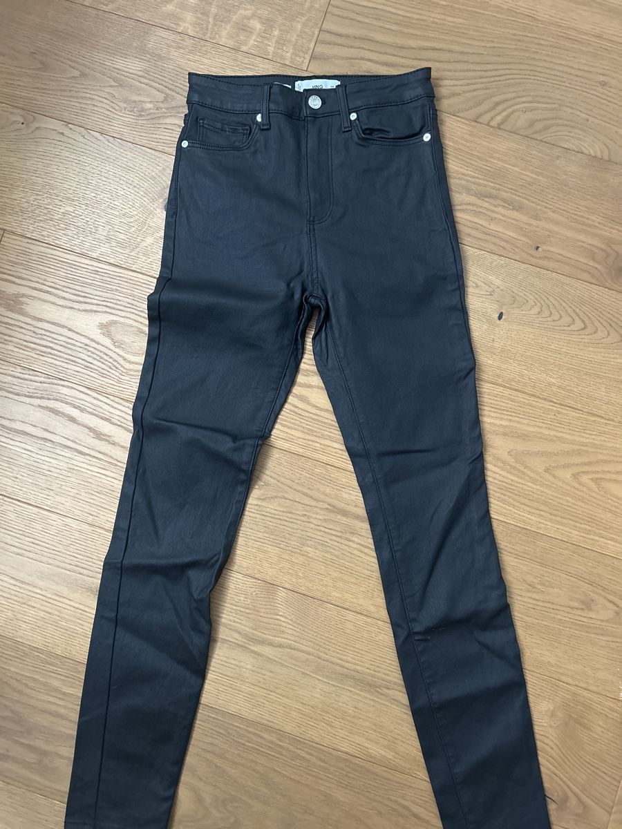 Mango Jeans: Lederoptik Hosen Mango, Gr.34 – Usato da Fraubrunnen venduto da alne777