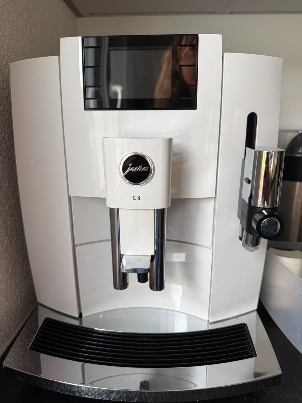 Jura Macchine per caffè & Macchine per espresso: Jura E8 - Kaffeevollautomat - ab 1.- – Usato da Neuhausen am Rheinfall venduto da de4n 2