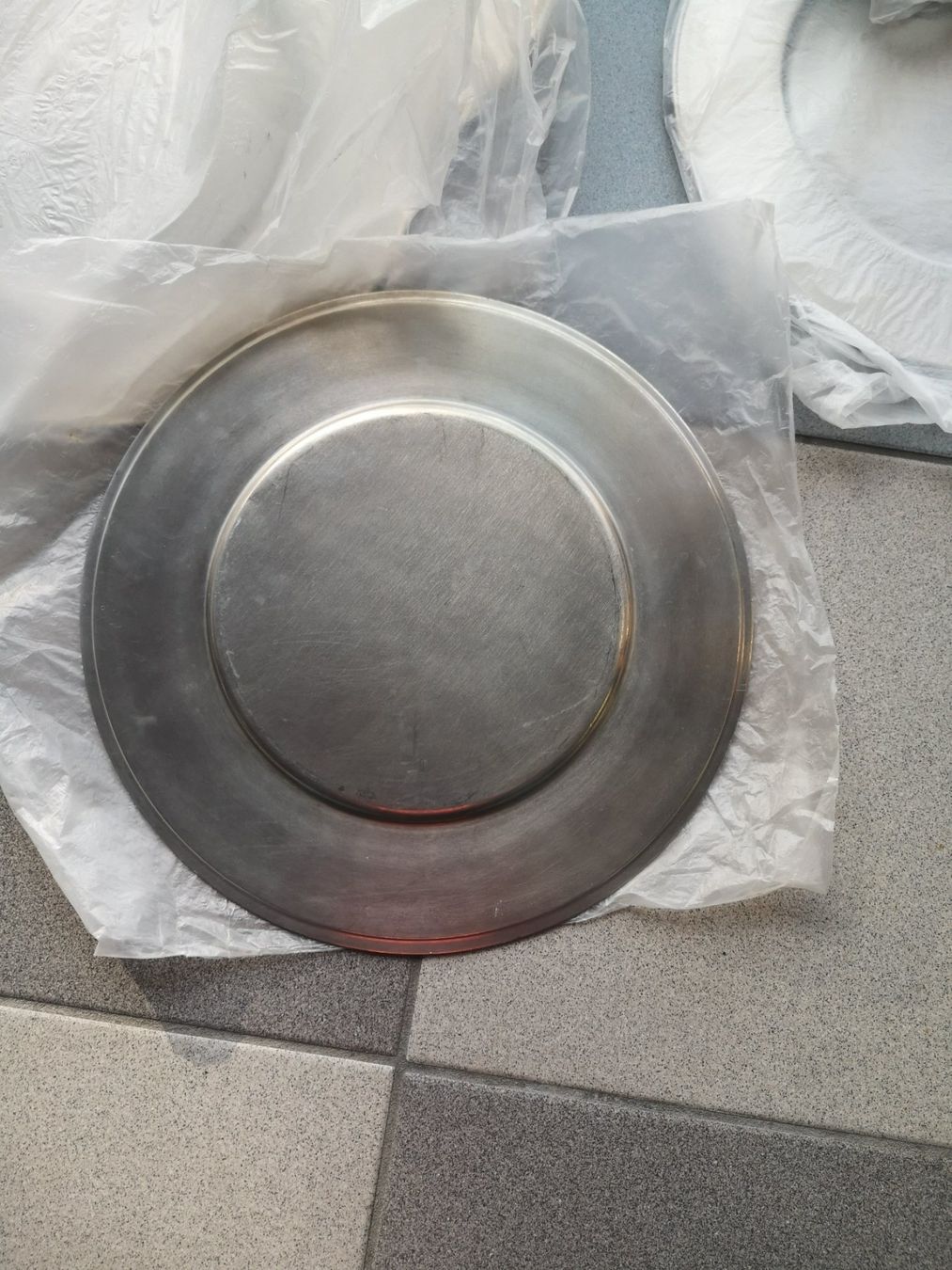 Piatti: 6 belle assiettes en étain – Usato da Boudry venduto da Philippe5161 2