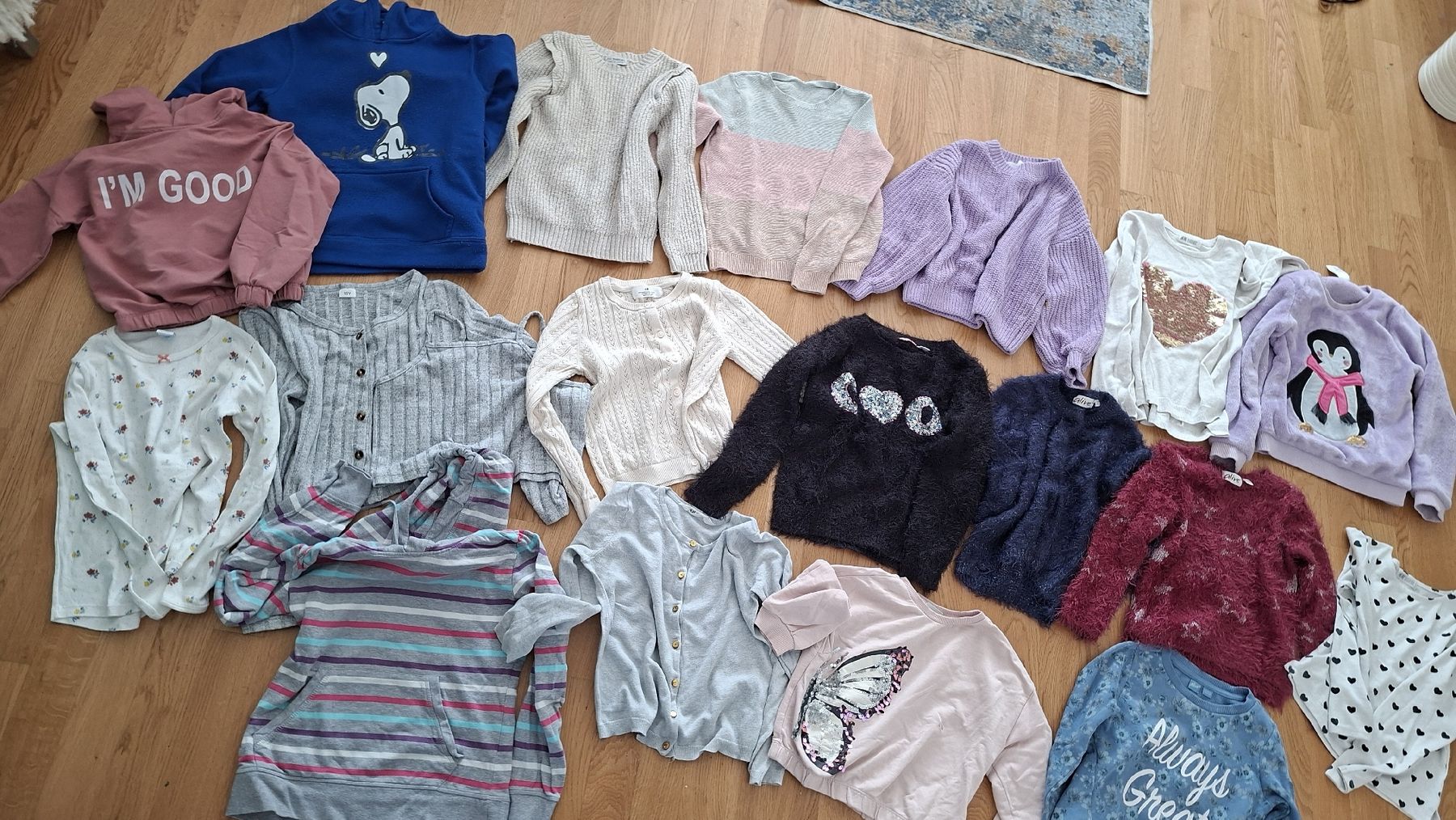 Lotti & Set di vestiti: Mädchen Kleiderpaket, Pullis, Shirts, Grösse 122/128 – Usato da Glattpark(Opfikon) venduto da Uthyla