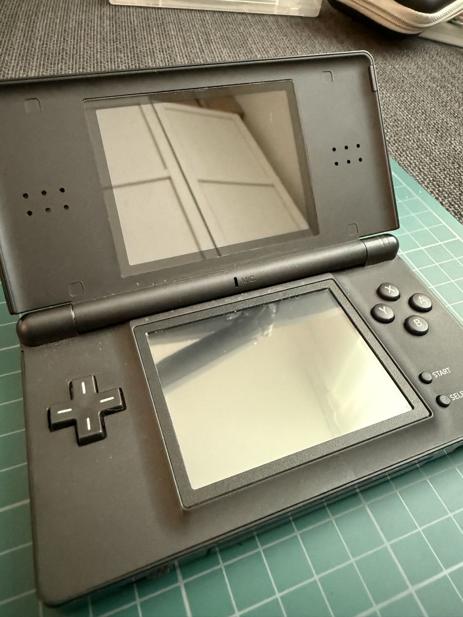 Nintendo Console: Nintendo DS Lite Schwarz mit 2 Spielen – Usato da Dottikon venduto da bend 3