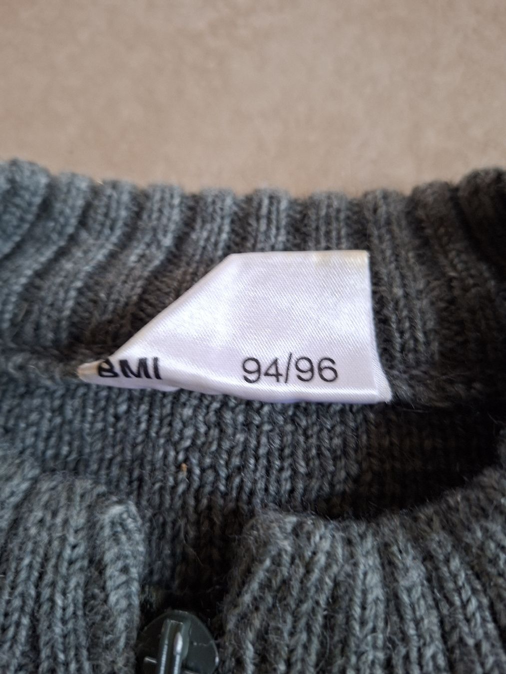 Schweizer Armee Uniformi: Schweizer Armee Militär Woll Pullover,  Grösse 56 – Usato da Schwanden Sigrisw venduto da len_9yqg 1