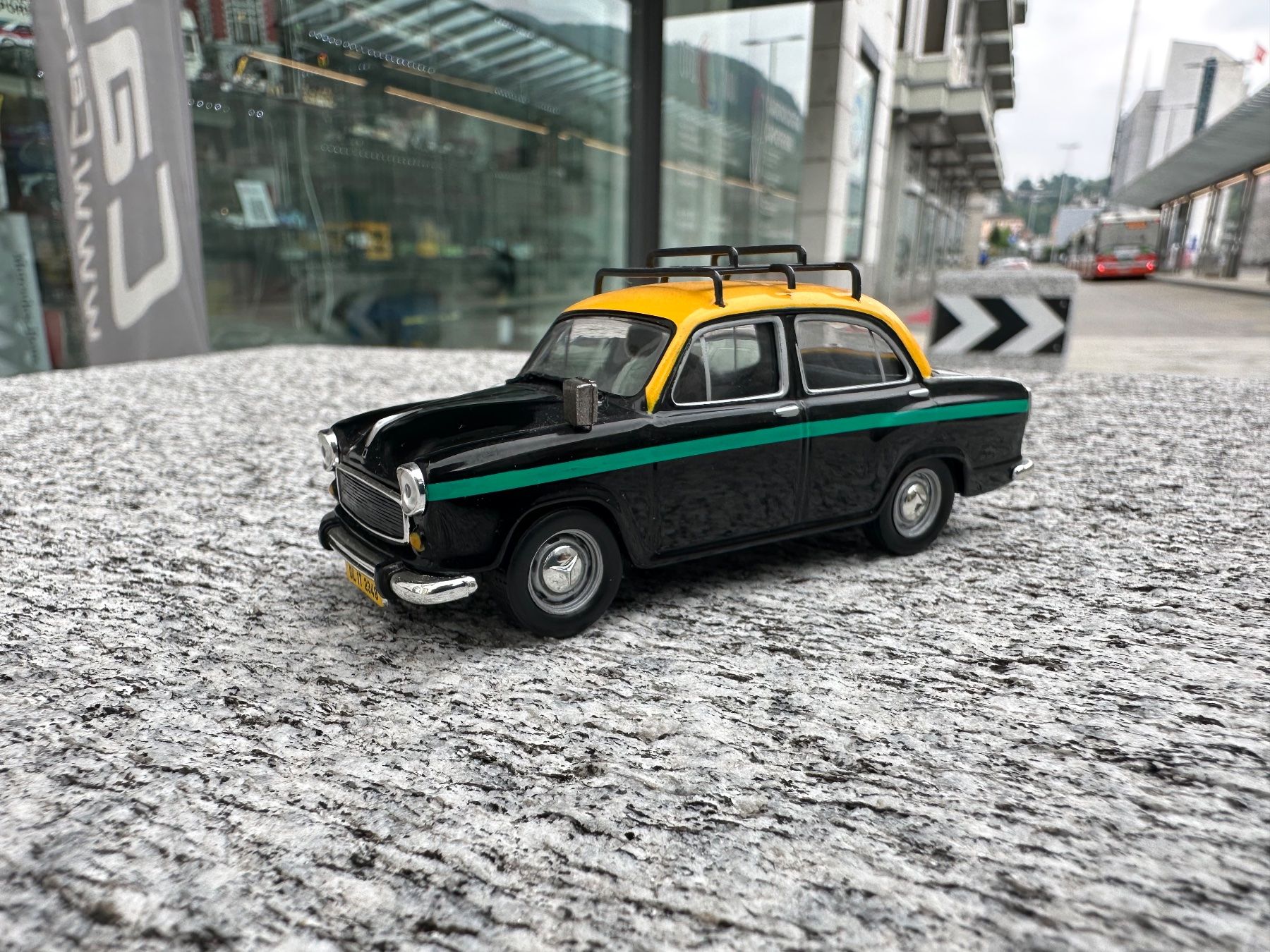 Kit di modellismo & Modellini statici: Deagostini 1:43 Hindustan Ambassador – Usato da Chiasso venduto da Carrara-Modellismo