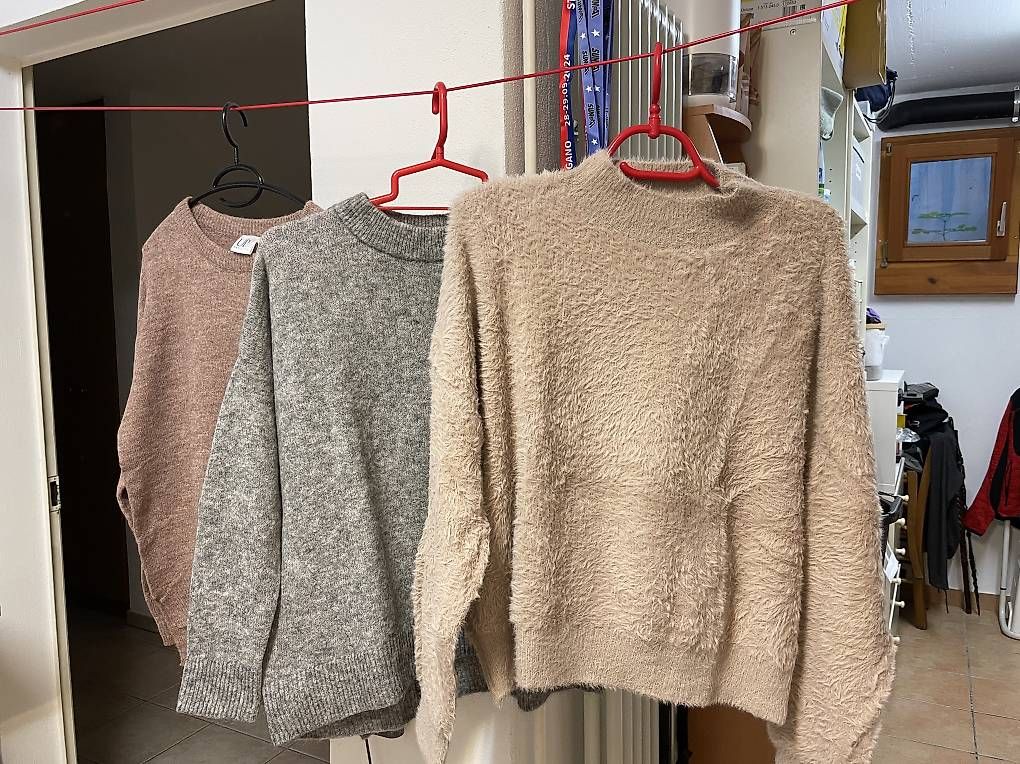 H&M Pullover & Sweatshirts: Vendo tre maglioni – Gebraucht aus Cagiallo von Misschiacci-