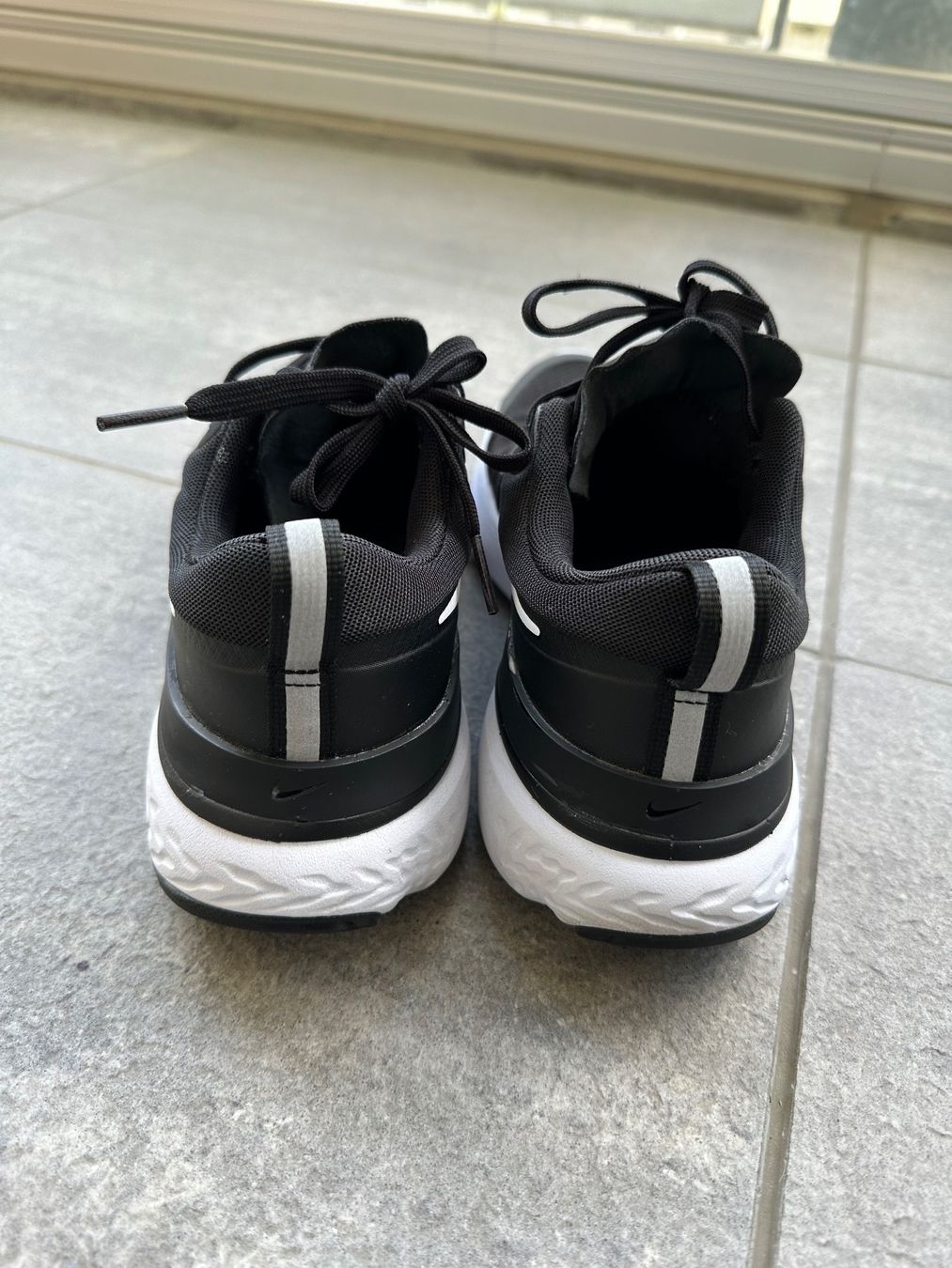 Nike Scarpe da donna: Laufschuhe Nike React Miler Größe 38.5/ Schuhe , Turnschuhe – Nuovo (secondo la descrizione) da Riehen venduto da Silvia_1 1