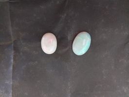 2 Edelsteine Opal hell im Cabochon-Schliff schönes Farbspiel